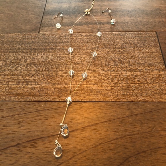 ๐ 2/$15 free shipping Earrings and necklace set - Picture 1 of 4